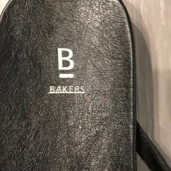 Bakers silver and black thong sandal, size 7.5 - Picture 3 of 5